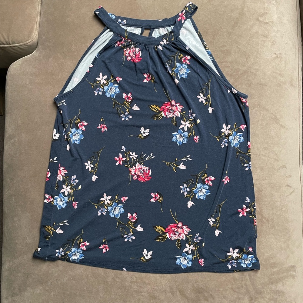 Market & Spruce Kaya keyhole tank top size Medium